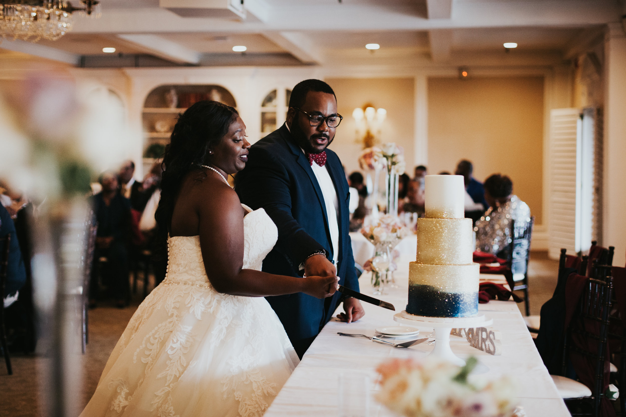  Hope Valley Country Club, Raleigh NC | Fall wedding | Wedding reception photos | Cake-cutting photos | Marina Rey Photography 