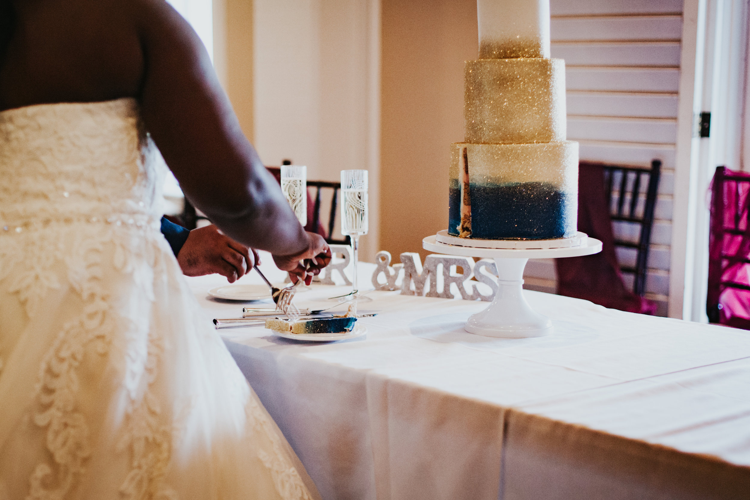  Hope Valley Country Club, Raleigh NC | Fall wedding | Wedding reception photos | Cake-cutting photos | Marina Rey Photography 